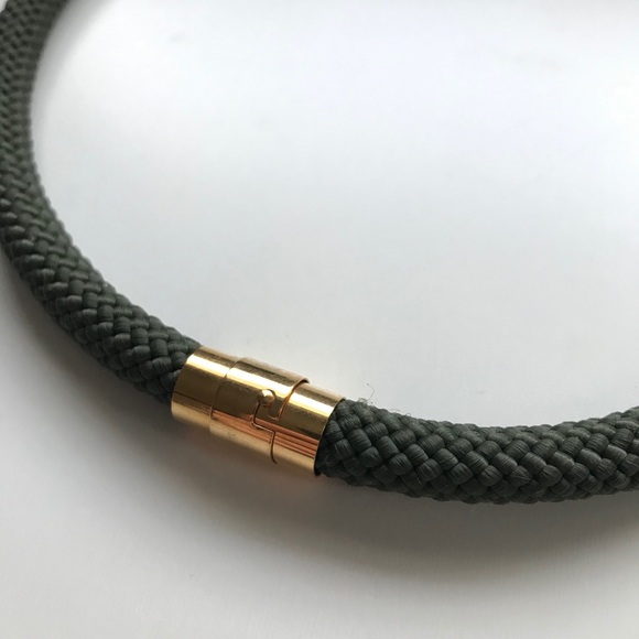 Olive green rope necklace with brass pieces - Picture 6 of 6